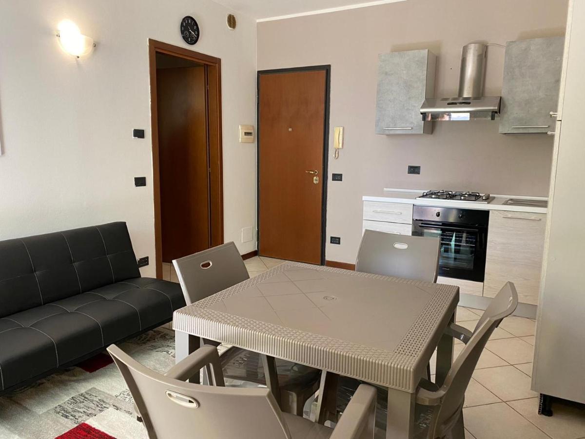 Appartamento Il Faro Con Giardino In Residence Con Piscina Desenzano del Garda Exteriör bild