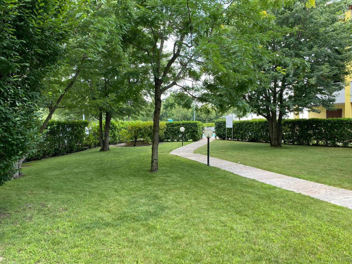 Appartamento Il Faro Con Giardino In Residence Con Piscina Desenzano del Garda Exteriör bild